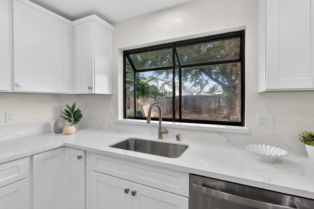 5235 Bamford Dr, Sacramento, CA 95823