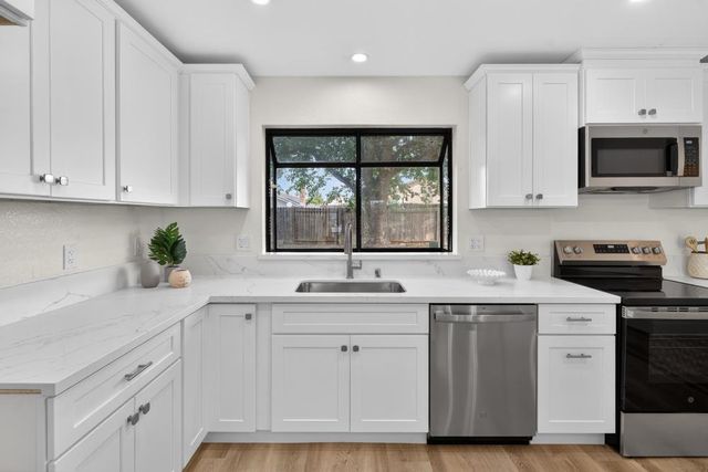 5235 Bamford Dr, Sacramento, CA 95823