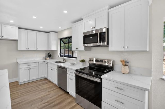 5235 Bamford Dr, Sacramento, CA 95823