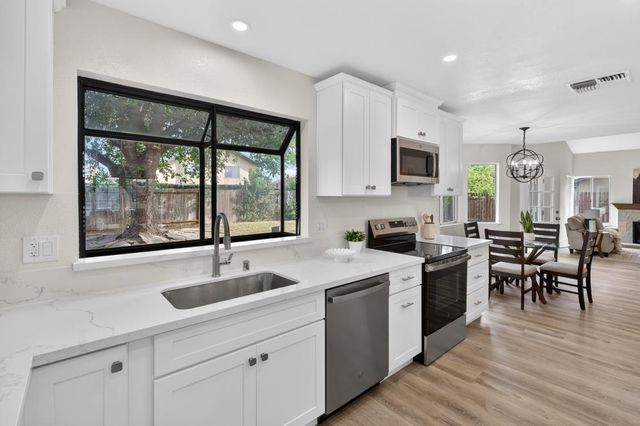 5235 Bamford Dr, Sacramento, CA 95823