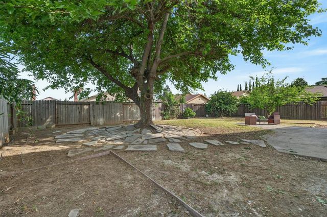 5235 Bamford Dr, Sacramento, CA 95823