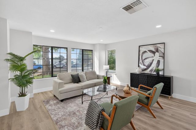 5235 Bamford Dr, Sacramento, CA 95823