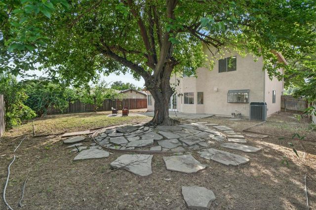 5235 Bamford Dr, Sacramento, CA 95823