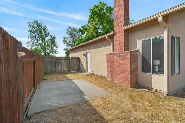 5235 Bamford Dr, Sacramento, CA 95823
