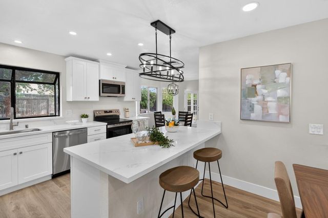 5235 Bamford Dr, Sacramento, CA 95823