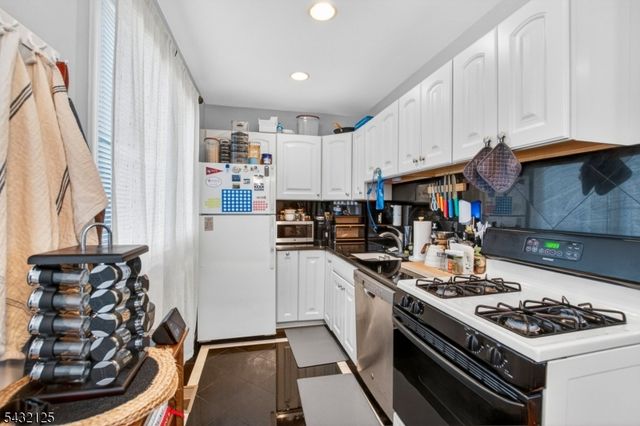 302 Walnut Ave, Cranford Twp., NJ 07016