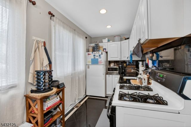 302 Walnut Ave, Cranford Twp., NJ 07016