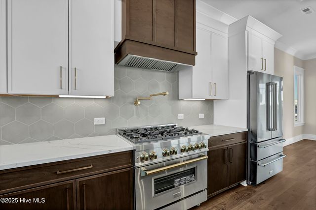 113 Diamond Point Court, Surf City, NC 28445