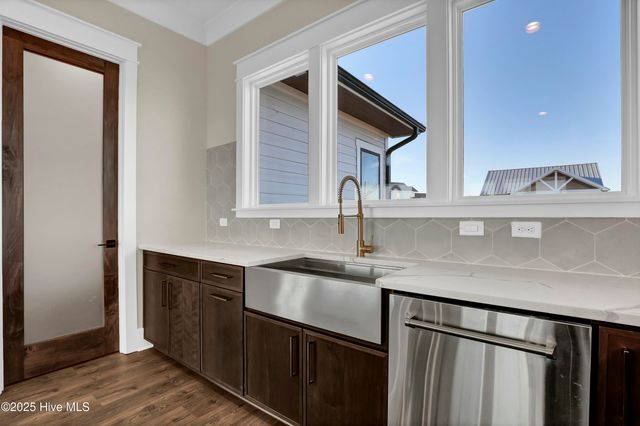 113 Diamond Point Court, Surf City, NC 28445