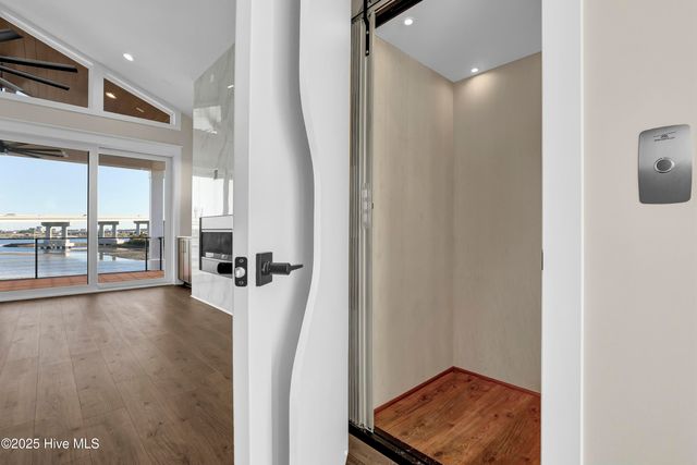 113 Diamond Point Court, Surf City, NC 28445