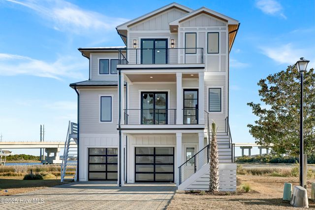 113 Diamond Point Court, Surf City, NC 28445