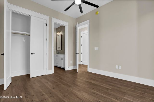 113 Diamond Point Court, Surf City, NC 28445