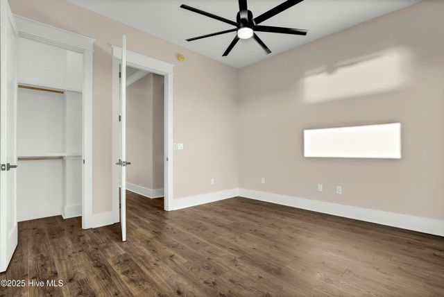 113 Diamond Point Court, Surf City, NC 28445