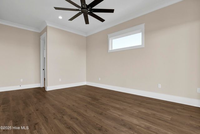 113 Diamond Point Court, Surf City, NC 28445