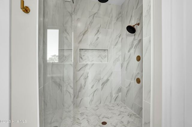 113 Diamond Point Court, Surf City, NC 28445