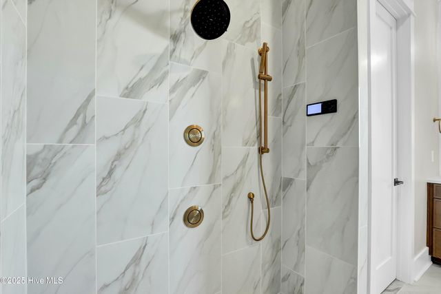 113 Diamond Point Court, Surf City, NC 28445