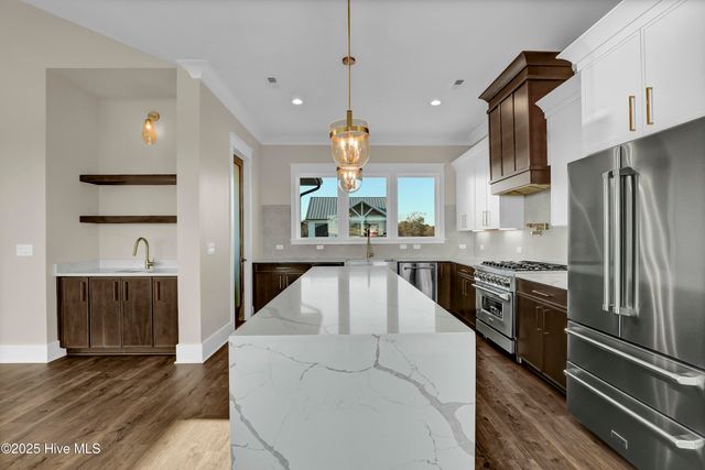 113 Diamond Point Court, Surf City, NC 28445