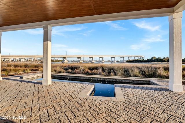 113 Diamond Point Court, Surf City, NC 28445