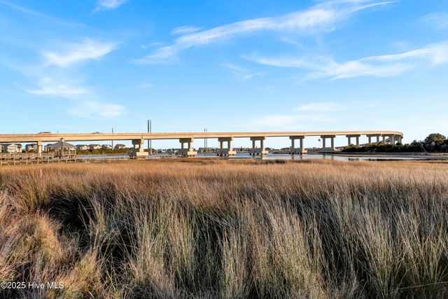 113 Diamond Point Court, Surf City, NC 28445