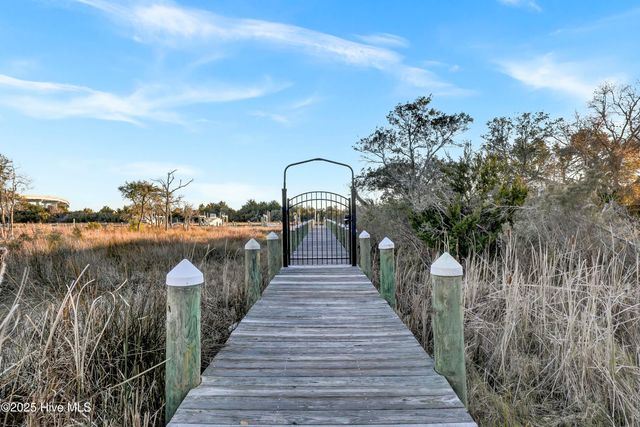 113 Diamond Point Court, Surf City, NC 28445