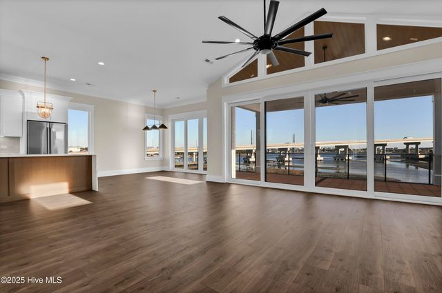 113 Diamond Point Court, Surf City, NC 28445