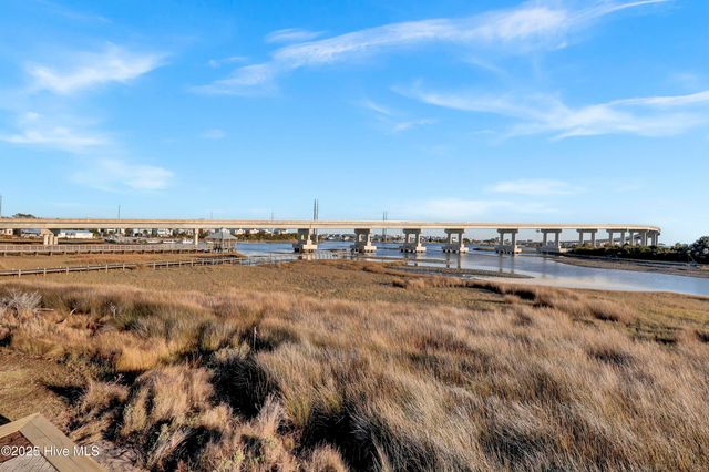 113 Diamond Point Court, Surf City, NC 28445