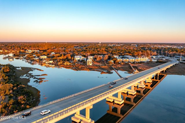 113 Diamond Point Court, Surf City, NC 28445