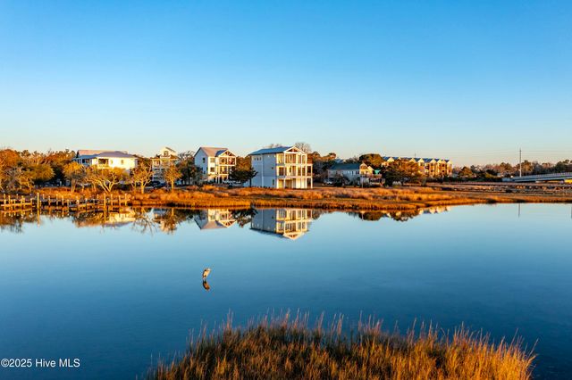 113 Diamond Point Court, Surf City, NC 28445