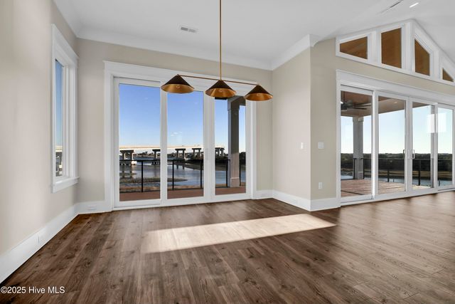 113 Diamond Point Court, Surf City, NC 28445