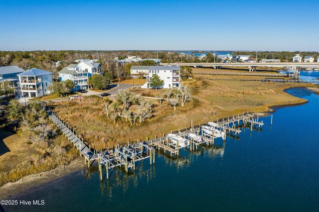 113 Diamond Point Court, Surf City, NC 28445