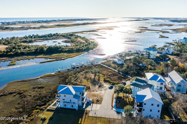113 Diamond Point Court, Surf City, NC 28445
