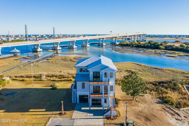 113 Diamond Point Court, Surf City, NC 28445