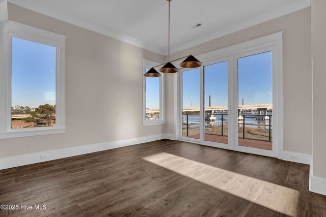 113 Diamond Point Court, Surf City, NC 28445