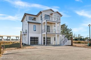 113 Diamond Point Court, Surf City, NC 28445