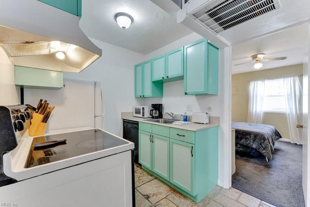 929 Pacific Ave Apt A, Virginia Beach, VA 23451