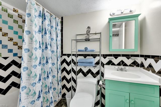 929 Pacific Ave Apt A, Virginia Beach, VA 23451