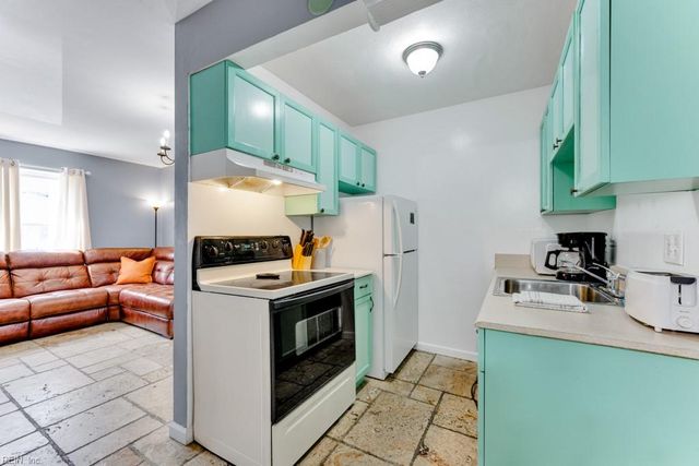 929 Pacific Ave Apt A, Virginia Beach, VA 23451