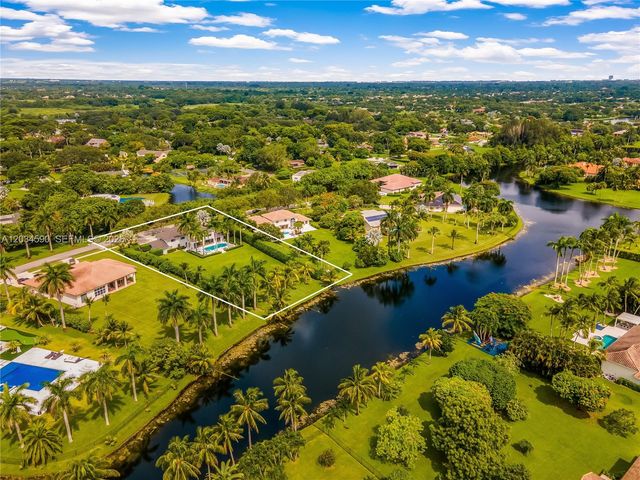 4242 SW 107th Way, Davie, FL 33328