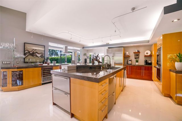 4242 SW 107th Way, Davie, FL 33328