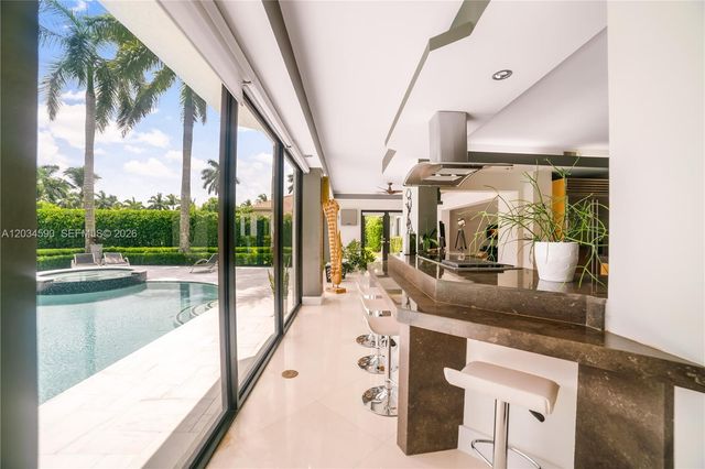 4242 SW 107th Way, Davie, FL 33328
