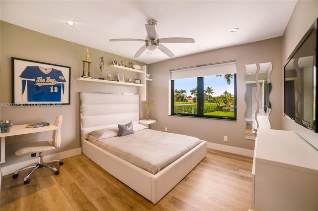 4242 SW 107th Way, Davie, FL 33328