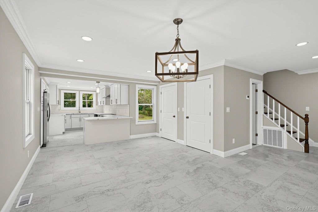 355 Forest Lane, Smithtown, NY 11787 — photo 4