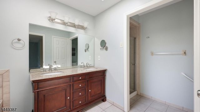 851 Princeton Ct, Branchburg Twp., NJ 08853