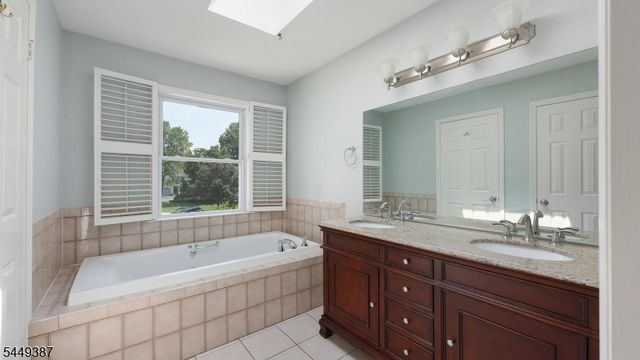851 Princeton Ct, Branchburg Twp., NJ 08853