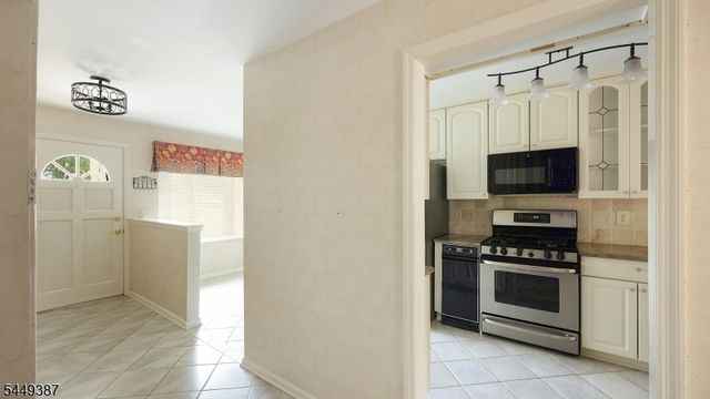 851 Princeton Ct, Branchburg Twp., NJ 08853