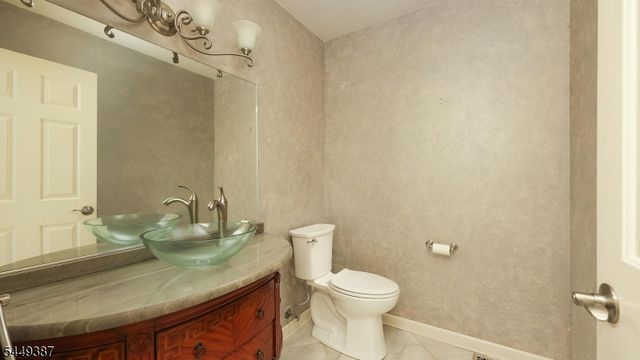 851 Princeton Ct, Branchburg Twp., NJ 08853