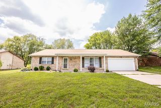 2313 College, Belleville, IL 62221