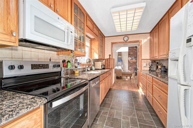 22 Ridgeland Terrace, Rye, NY 10580