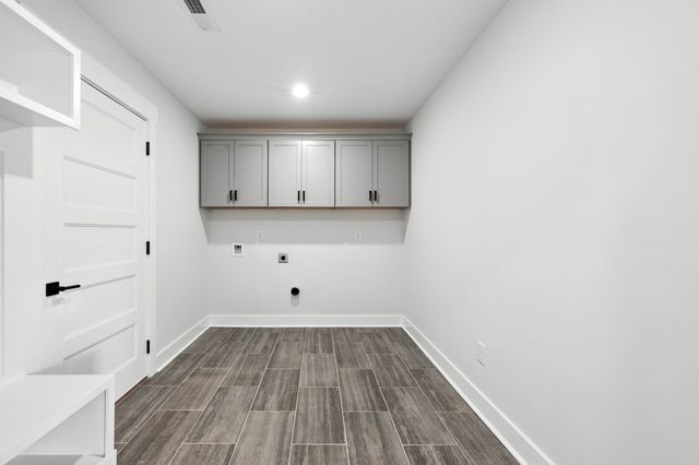 618 Woodrush Dr, Clarksville, TN 37040