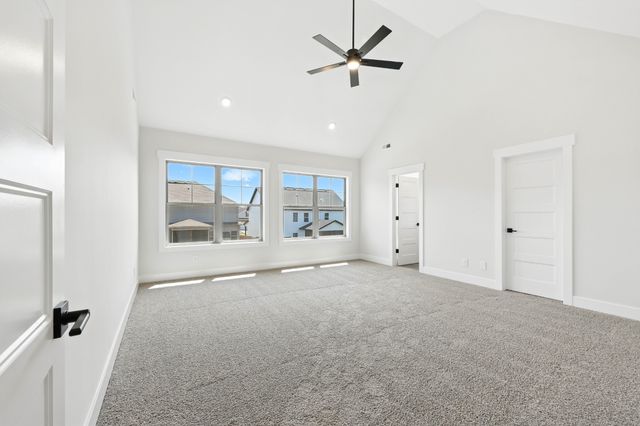 618 Woodrush Dr, Clarksville, TN 37040